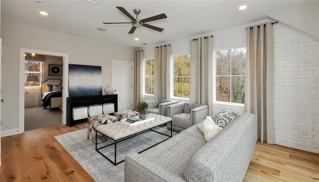 122 W Wieuca Road Unit 2, Sandy Springs, Georgia 30342, 4 Bedrooms Bedrooms, ,4 BathroomsBathrooms,Residential,Sold,122 W Wieuca Road Unit 2,5953651