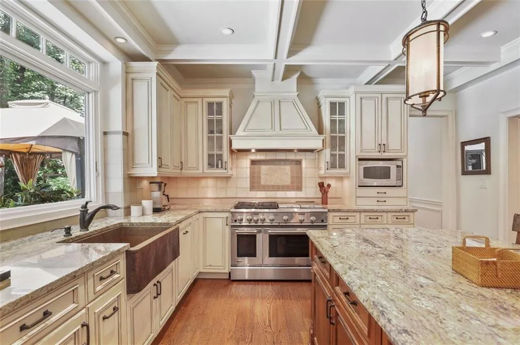 5700 Lake Island Drive, Atlanta, Georgia 30327, 4 Bedrooms Bedrooms, ,3 BathroomsBathrooms,Residential,Sold,5700 Lake Island Drive,6908965