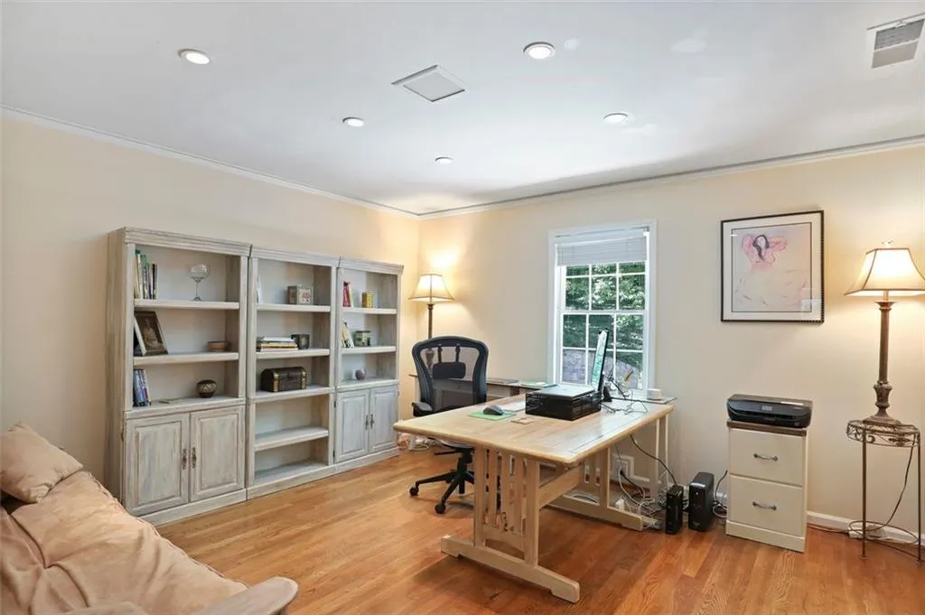 5700 Lake Island Drive, Atlanta, Georgia 30327, 4 Bedrooms Bedrooms, ,3 BathroomsBathrooms,Residential,Sold,5700 Lake Island Drive,6908965