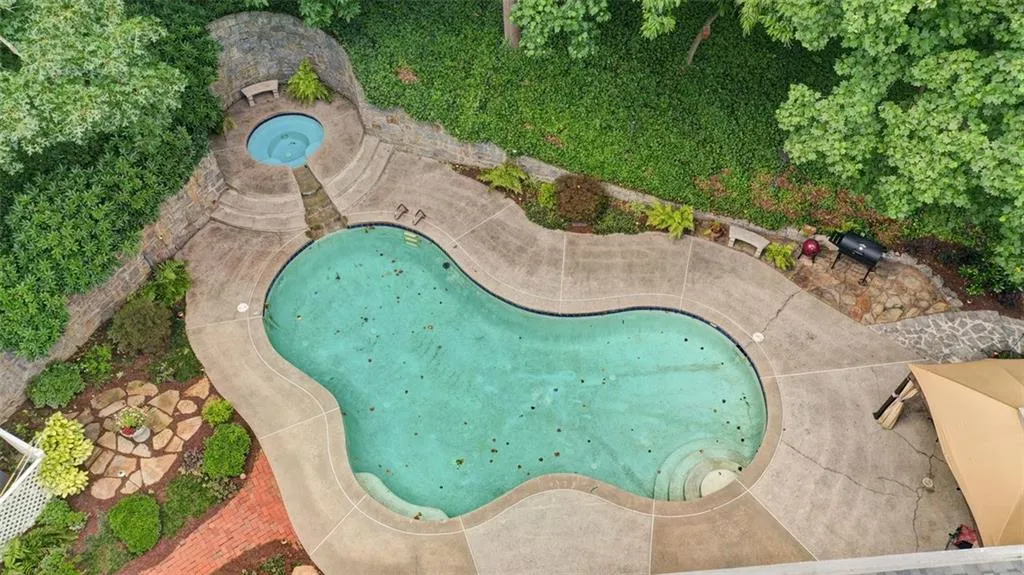 5700 Lake Island Drive, Atlanta, Georgia 30327, 4 Bedrooms Bedrooms, ,3 BathroomsBathrooms,Residential,Sold,5700 Lake Island Drive,6908965