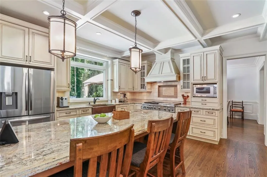 5700 Lake Island Drive, Atlanta, Georgia 30327, 4 Bedrooms Bedrooms, ,3 BathroomsBathrooms,Residential,Sold,5700 Lake Island Drive,6908965