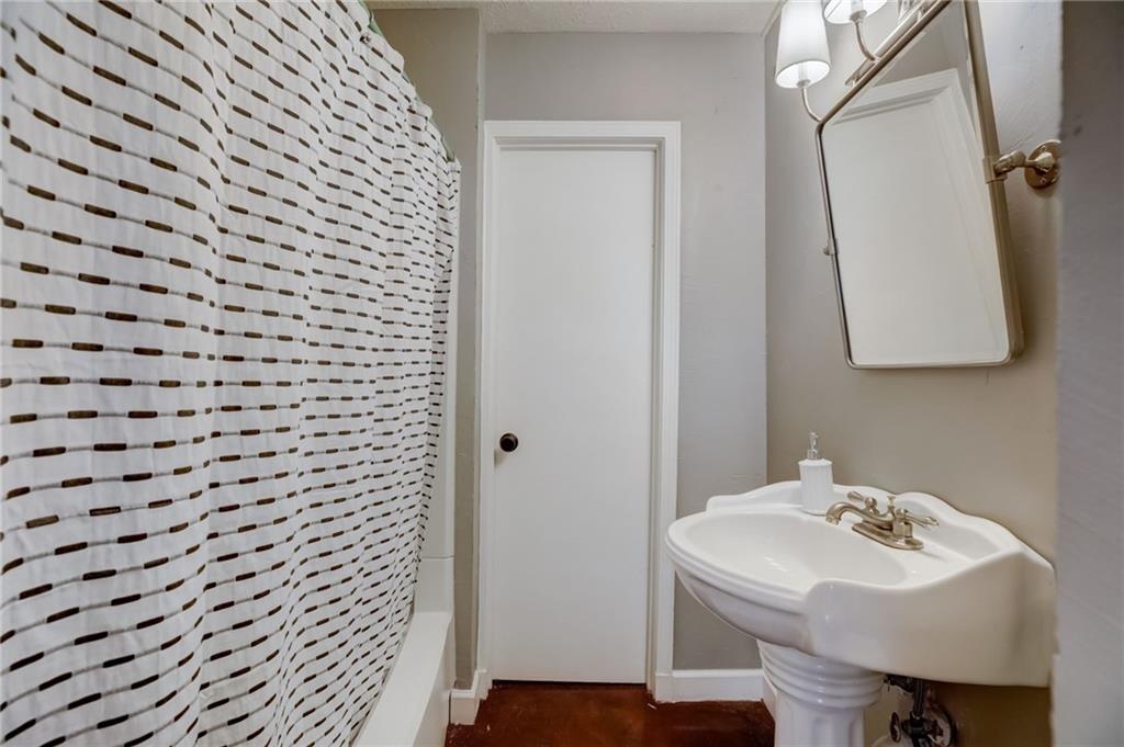 177 N Mill Court, Sandy Springs, Georgia 30328, 5 Bedrooms Bedrooms, ,4 BathroomsBathrooms,Residential,Sold,177 N Mill Court,7343988