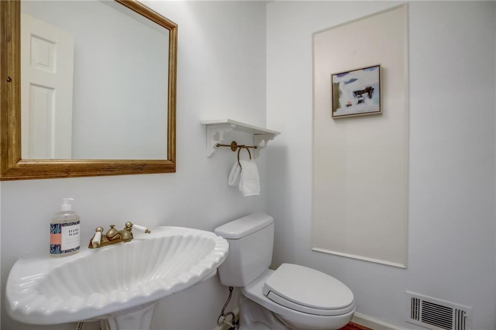 177 N Mill Court, Sandy Springs, Georgia 30328, 5 Bedrooms Bedrooms, ,4 BathroomsBathrooms,Residential,Sold,177 N Mill Court,7343988