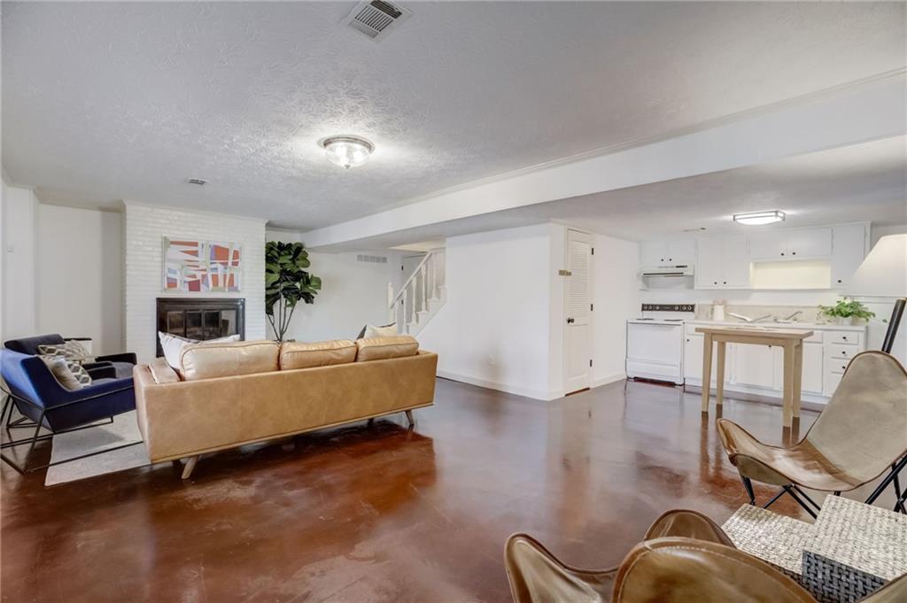 177 N Mill Court, Sandy Springs, Georgia 30328, 5 Bedrooms Bedrooms, ,4 BathroomsBathrooms,Residential,Sold,177 N Mill Court,7343988