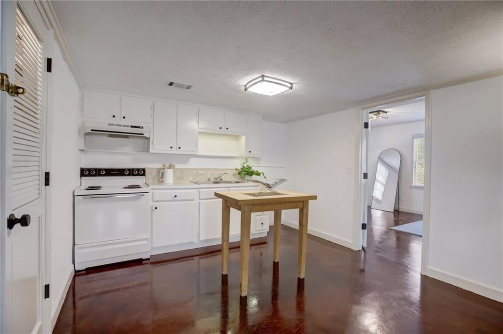 177 N Mill Court, Sandy Springs, Georgia 30328, 5 Bedrooms Bedrooms, ,4 BathroomsBathrooms,Residential,Sold,177 N Mill Court,7343988