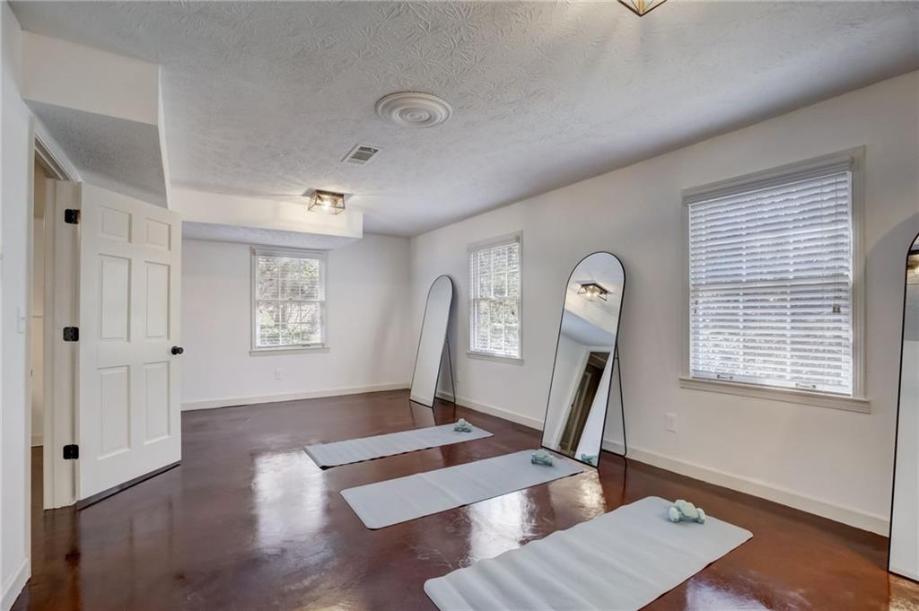 177 N Mill Court, Sandy Springs, Georgia 30328, 5 Bedrooms Bedrooms, ,4 BathroomsBathrooms,Residential,Sold,177 N Mill Court,7343988