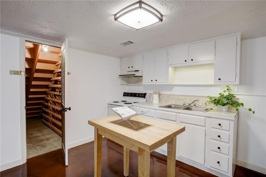 177 N Mill Court, Sandy Springs, Georgia 30328, 5 Bedrooms Bedrooms, ,4 BathroomsBathrooms,Residential,Sold,177 N Mill Court,7343988