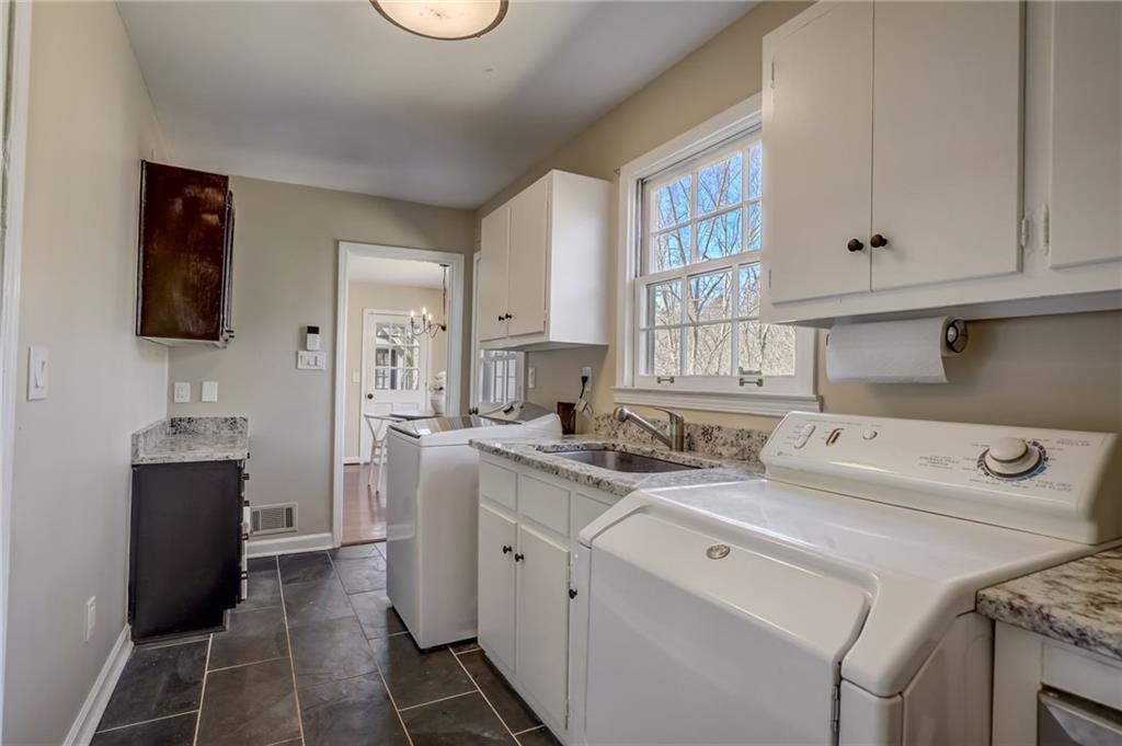 177 N Mill Court, Sandy Springs, Georgia 30328, 5 Bedrooms Bedrooms, ,4 BathroomsBathrooms,Residential,Sold,177 N Mill Court,7343988