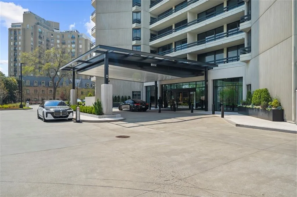 2660 Peachtree Road Nw Unit 16c, Atlanta, Georgia 30305, 2 Bedrooms Bedrooms, 0 ,2 BathroomsBathrooms,Residential,For Sale,2660 Peachtree Road Nw Unit 16c,7741161