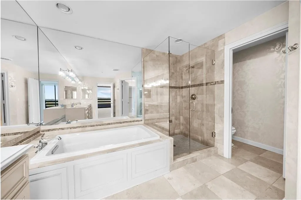 2660 Peachtree Road Nw Unit 16c, Atlanta, Georgia 30305, 2 Bedrooms Bedrooms, 0 ,2 BathroomsBathrooms,Residential,For Sale,2660 Peachtree Road Nw Unit 16c,7741161