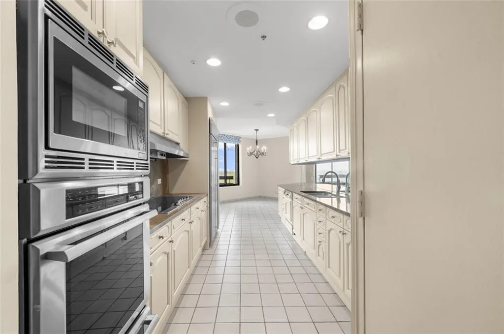 2660 Peachtree Road Nw Unit 16c, Atlanta, Georgia 30305, 2 Bedrooms Bedrooms, 0 ,2 BathroomsBathrooms,Residential,For Sale,2660 Peachtree Road Nw Unit 16c,7741161