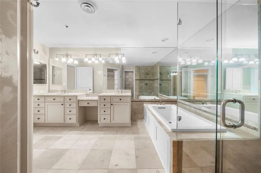 2660 Peachtree Road Nw Unit 16c, Atlanta, Georgia 30305, 2 Bedrooms Bedrooms, 0 ,2 BathroomsBathrooms,Residential,For Sale,2660 Peachtree Road Nw Unit 16c,7741161