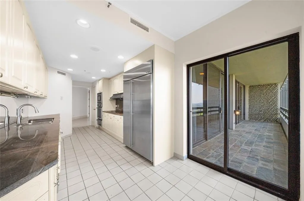 2660 Peachtree Road Nw Unit 16c, Atlanta, Georgia 30305, 2 Bedrooms Bedrooms, 0 ,2 BathroomsBathrooms,Residential,For Sale,2660 Peachtree Road Nw Unit 16c,7741161