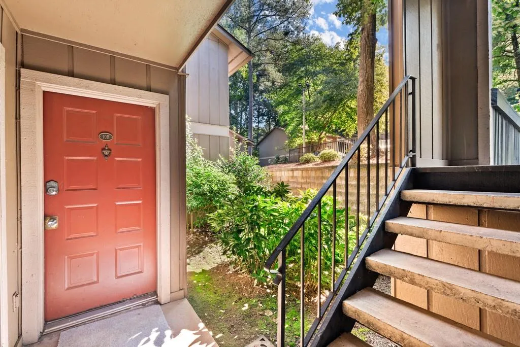 8740 Roswell Road Unit 10b, Atlanta, Georgia 30350, 3 Bedrooms Bedrooms, ,2 BathroomsBathrooms,Residential,Sold,8740 Roswell Road Unit 10b,6784862