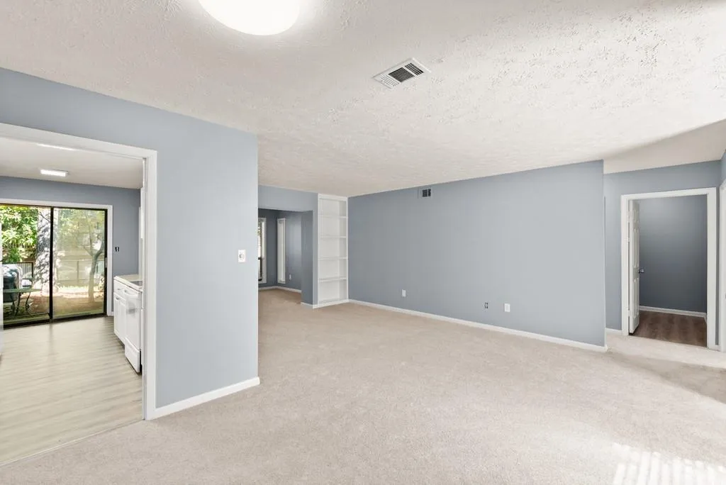 8740 Roswell Road Unit 10b, Atlanta, Georgia 30350, 3 Bedrooms Bedrooms, ,2 BathroomsBathrooms,Residential,Sold,8740 Roswell Road Unit 10b,6784862