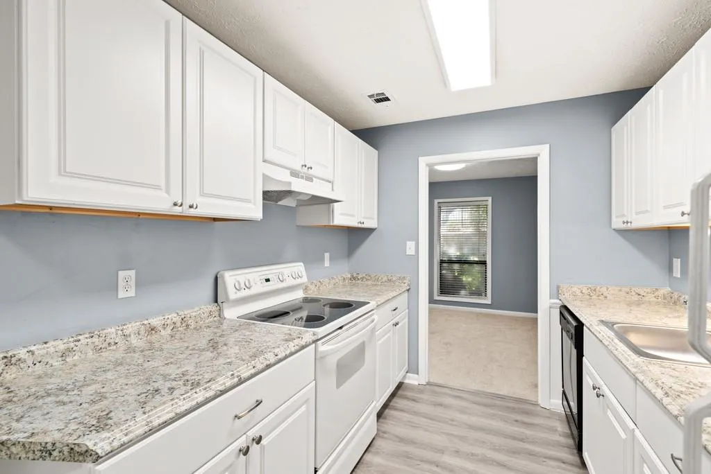 8740 Roswell Road Unit 10b, Atlanta, Georgia 30350, 3 Bedrooms Bedrooms, ,2 BathroomsBathrooms,Residential,Sold,8740 Roswell Road Unit 10b,6784862