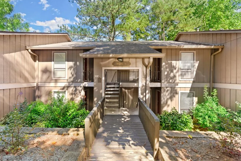 8740 Roswell Road Unit 10b, Atlanta, Georgia 30350, 3 Bedrooms Bedrooms, ,2 BathroomsBathrooms,Residential,Sold,8740 Roswell Road Unit 10b,6784862