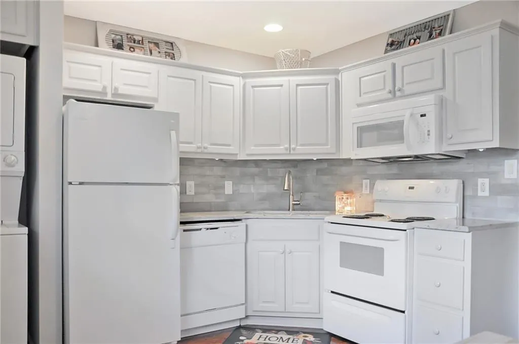 315 Hilderbrand Drive Unit B3, Sandy Springs, Georgia 30328, 2 Bedrooms Bedrooms, ,1 BathroomBathrooms,Residential,Sold,315 Hilderbrand Drive Unit B3,6731960