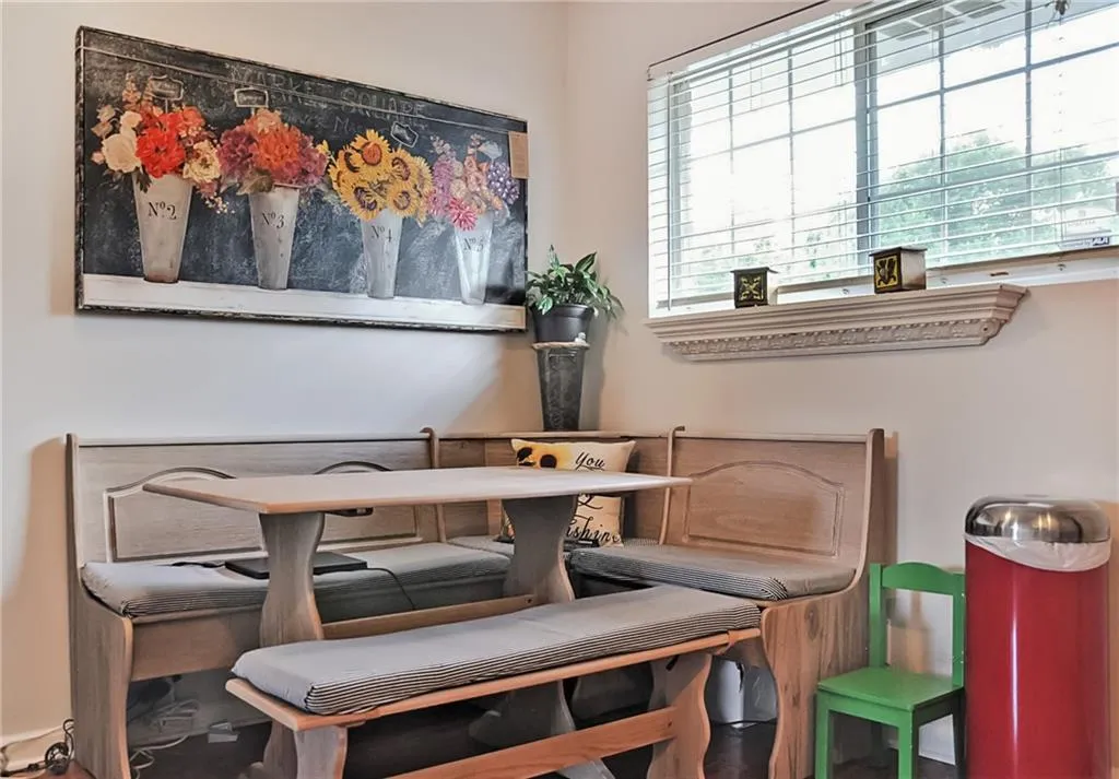 315 Hilderbrand Drive Unit B3, Sandy Springs, Georgia 30328, 2 Bedrooms Bedrooms, ,1 BathroomBathrooms,Residential,Sold,315 Hilderbrand Drive Unit B3,6731960