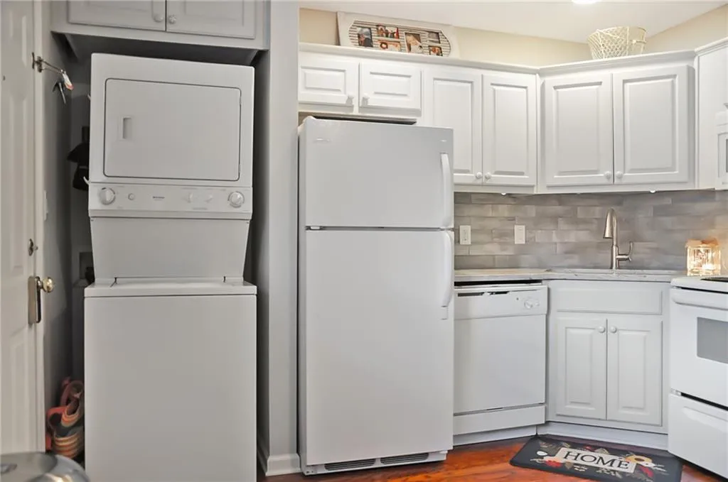 315 Hilderbrand Drive Unit B3, Sandy Springs, Georgia 30328, 2 Bedrooms Bedrooms, ,1 BathroomBathrooms,Residential,Sold,315 Hilderbrand Drive Unit B3,6731960