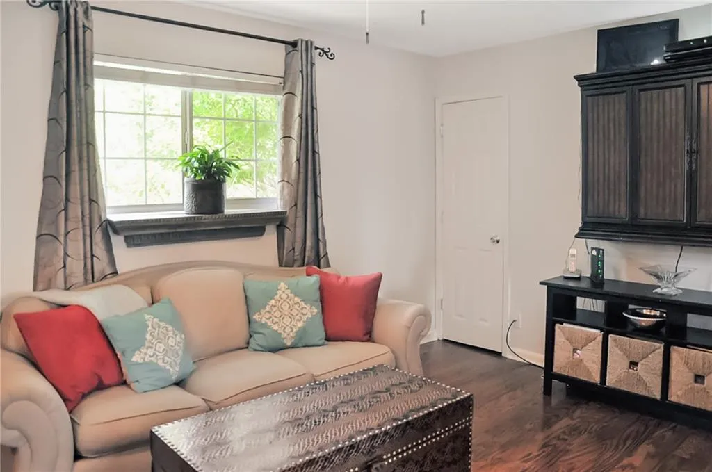 315 Hilderbrand Drive Unit B3, Sandy Springs, Georgia 30328, 2 Bedrooms Bedrooms, ,1 BathroomBathrooms,Residential,Sold,315 Hilderbrand Drive Unit B3,6731960