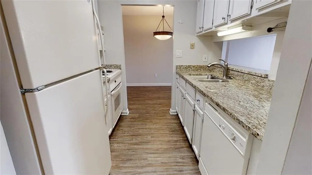 300 Johnson Ferry Road Ne Unit B615, Sandy Springs, Georgia 30328, 2 Bedrooms Bedrooms, ,2 BathroomsBathrooms,Residential,Sold,300 Johnson Ferry Road Ne Unit B615,6931019
