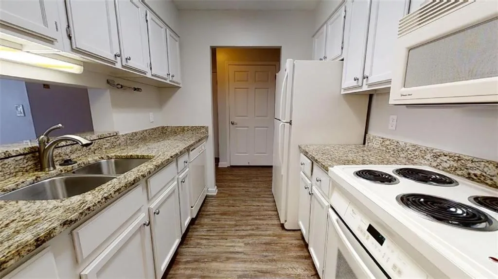 300 Johnson Ferry Road Ne Unit B615, Sandy Springs, Georgia 30328, 2 Bedrooms Bedrooms, ,2 BathroomsBathrooms,Residential,Sold,300 Johnson Ferry Road Ne Unit B615,6931019