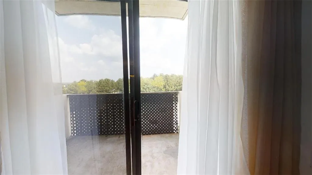 300 Johnson Ferry Road Ne Unit B615, Sandy Springs, Georgia 30328, 2 Bedrooms Bedrooms, ,2 BathroomsBathrooms,Residential,Sold,300 Johnson Ferry Road Ne Unit B615,6931019