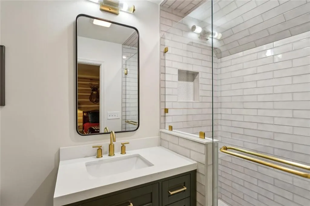 4584 E Conway Dr_186.jpg