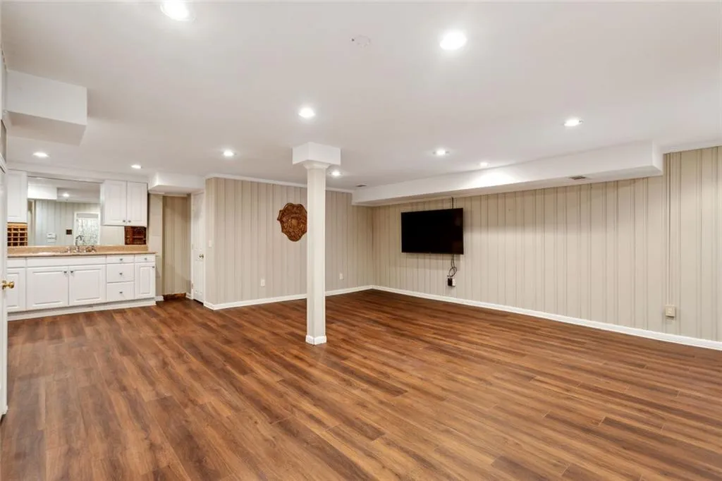4584 E Conway Dr_206.jpg