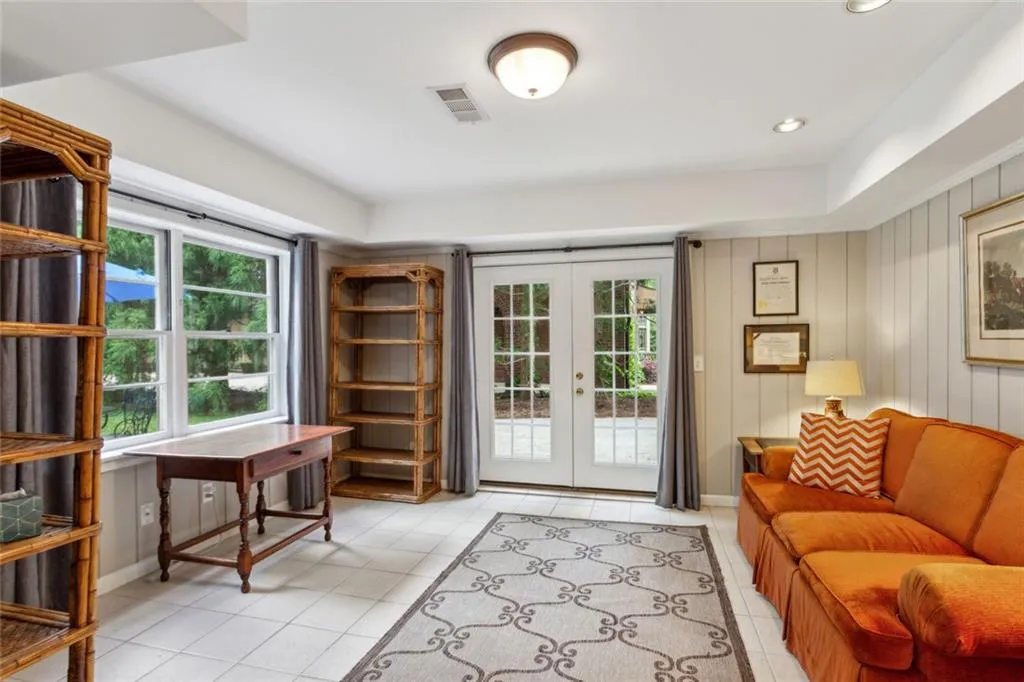 4584 E Conway Dr_216.jpg