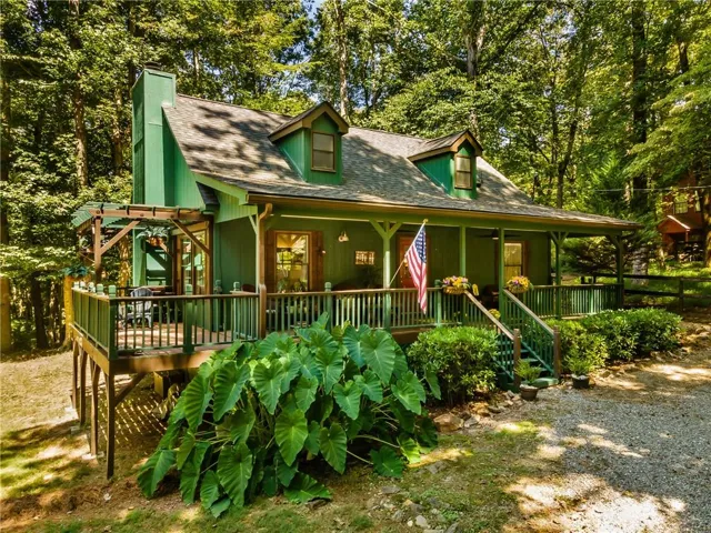 Lovely cottage in lovely setting.  In the woods, but on the golf course.