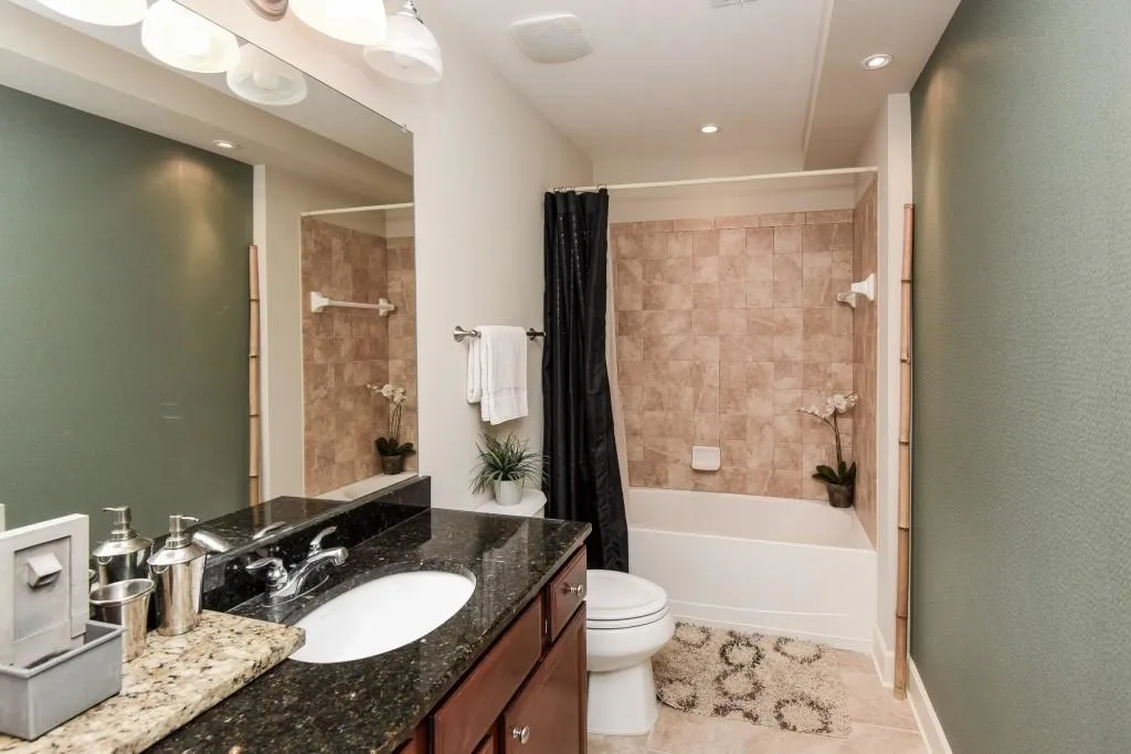 200 River Vista Drive Unit 117, Atlanta, Georgia 30339, 2 Bedrooms Bedrooms, ,2 BathroomsBathrooms,Residential,Sold,200 River Vista Drive Unit 117,5615390