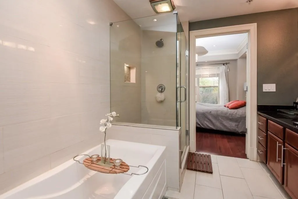 200 River Vista Drive Unit 117, Atlanta, Georgia 30339, 2 Bedrooms Bedrooms, ,2 BathroomsBathrooms,Residential,Sold,200 River Vista Drive Unit 117,5615390