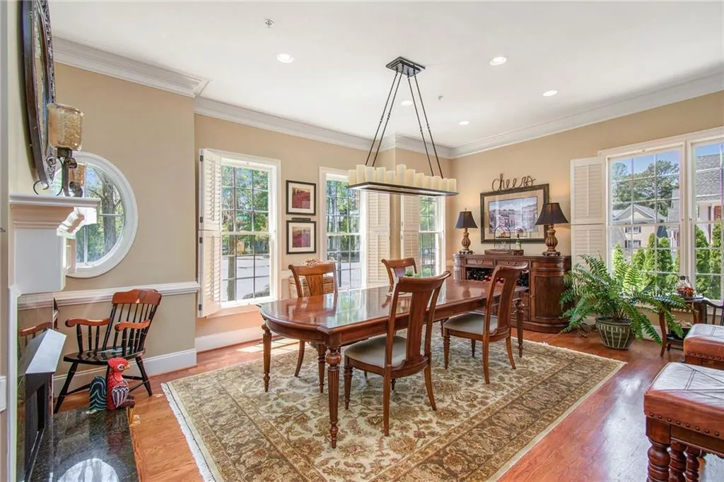 5492 Glenridge Drive Unit 568, Sandy Springs, Georgia 30342, 3 Bedrooms Bedrooms, ,3 BathroomsBathrooms,Residential,Sold,5492 Glenridge Drive Unit 568,6872828