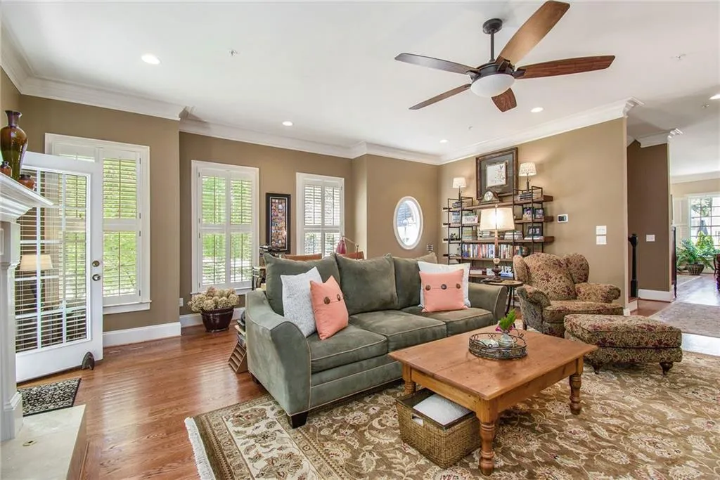 5492 Glenridge Drive Unit 568, Sandy Springs, Georgia 30342, 3 Bedrooms Bedrooms, ,3 BathroomsBathrooms,Residential,Sold,5492 Glenridge Drive Unit 568,6872828