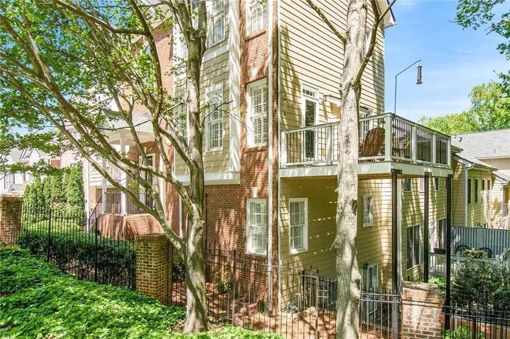 5492 Glenridge Drive Unit 568, Sandy Springs, Georgia 30342, 3 Bedrooms Bedrooms, ,3 BathroomsBathrooms,Residential,Sold,5492 Glenridge Drive Unit 568,6872828
