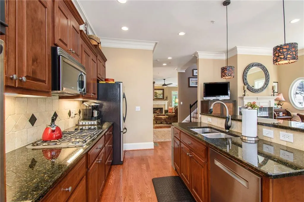5492 Glenridge Drive Unit 568, Sandy Springs, Georgia 30342, 3 Bedrooms Bedrooms, ,3 BathroomsBathrooms,Residential,Sold,5492 Glenridge Drive Unit 568,6872828
