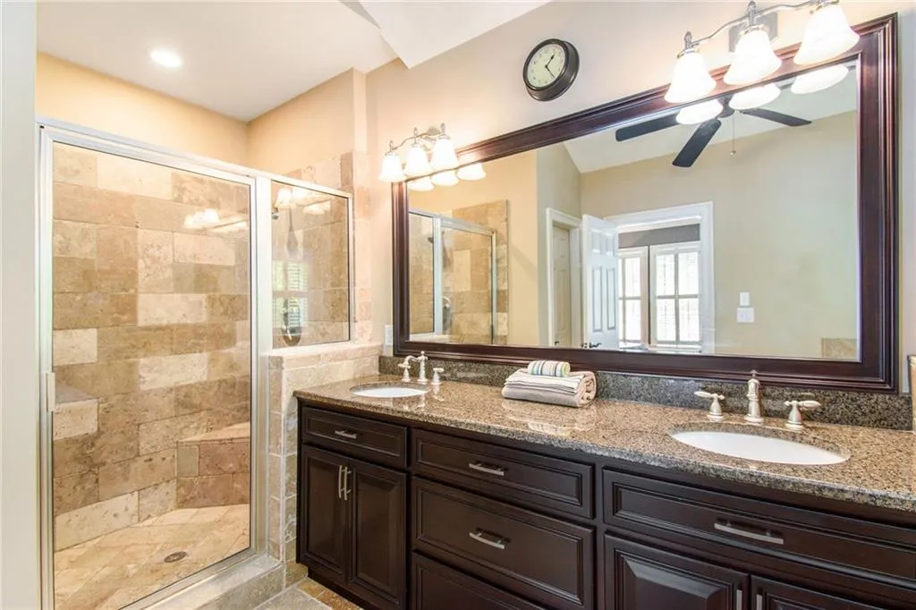 5492 Glenridge Drive Unit 568, Sandy Springs, Georgia 30342, 3 Bedrooms Bedrooms, ,3 BathroomsBathrooms,Residential,Sold,5492 Glenridge Drive Unit 568,6872828