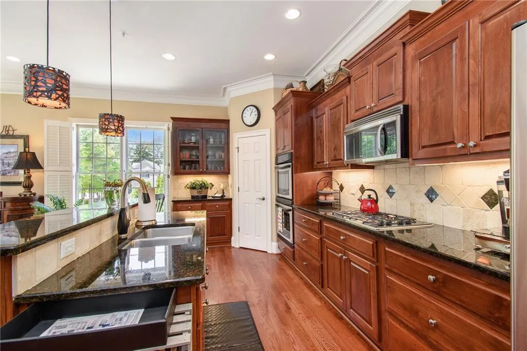 5492 Glenridge Drive Unit 568, Sandy Springs, Georgia 30342, 3 Bedrooms Bedrooms, ,3 BathroomsBathrooms,Residential,Sold,5492 Glenridge Drive Unit 568,6872828