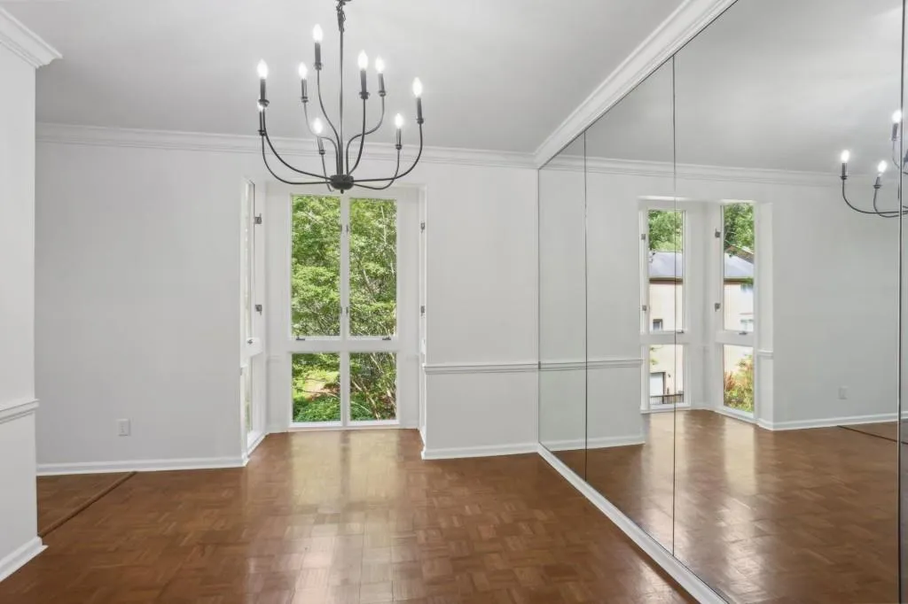 49 Willow Glen, Atlanta, Georgia 30342, 4 Bedrooms Bedrooms, ,4 BathroomsBathrooms,Residential,For Sale,49 Willow Glen,7579628