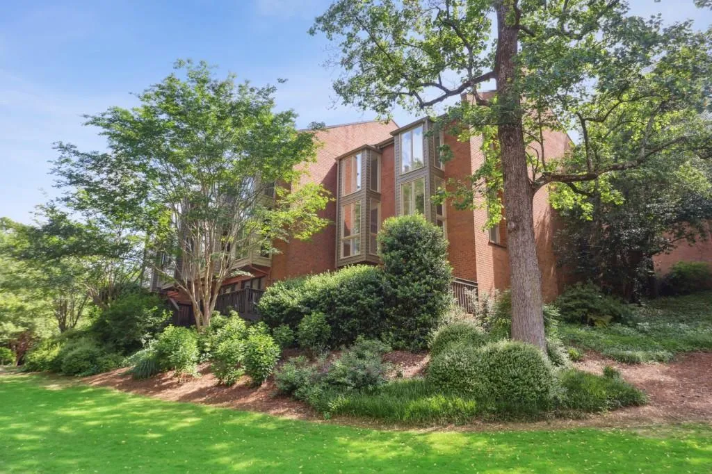 49 Willow Glen, Atlanta, Georgia 30342, 4 Bedrooms Bedrooms, ,4 BathroomsBathrooms,Residential,For Sale,49 Willow Glen,7579628