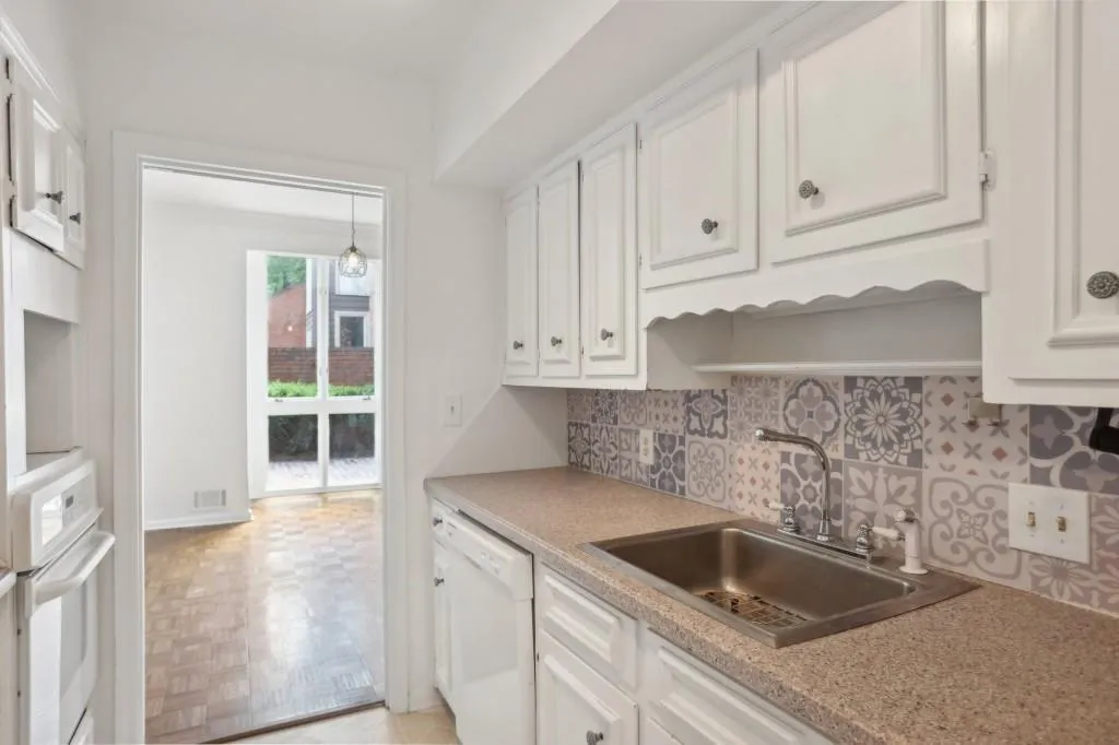 49 Willow Glen, Atlanta, Georgia 30342, 4 Bedrooms Bedrooms, ,4 BathroomsBathrooms,Residential,For Sale,49 Willow Glen,7579628