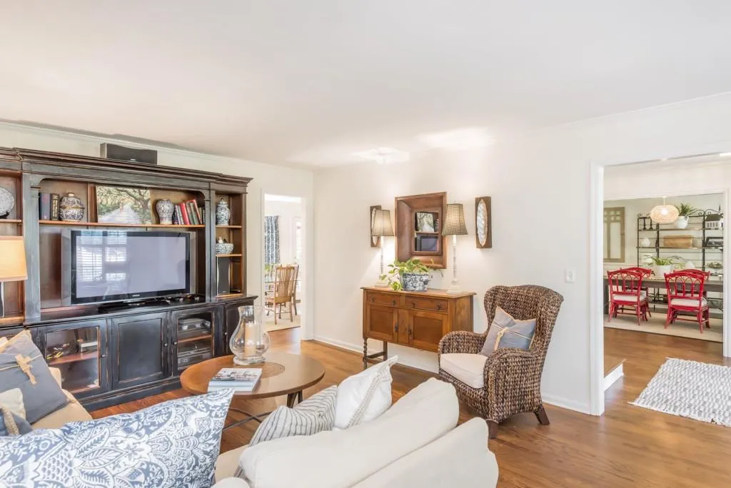 240 River North Drive, Sandy Springs, Georgia 30328, 4 Bedrooms Bedrooms, ,3 BathroomsBathrooms,Residential,Sold,240 River North Drive,5925719