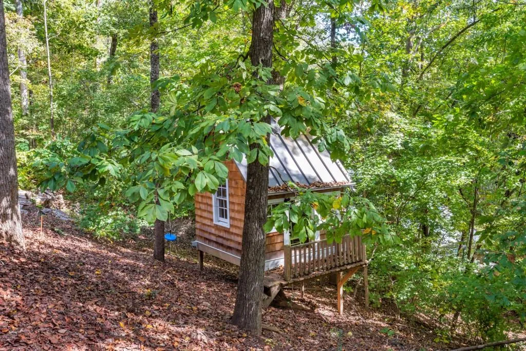 240 River North Drive, Sandy Springs, Georgia 30328, 4 Bedrooms Bedrooms, ,3 BathroomsBathrooms,Residential,Sold,240 River North Drive,5925719