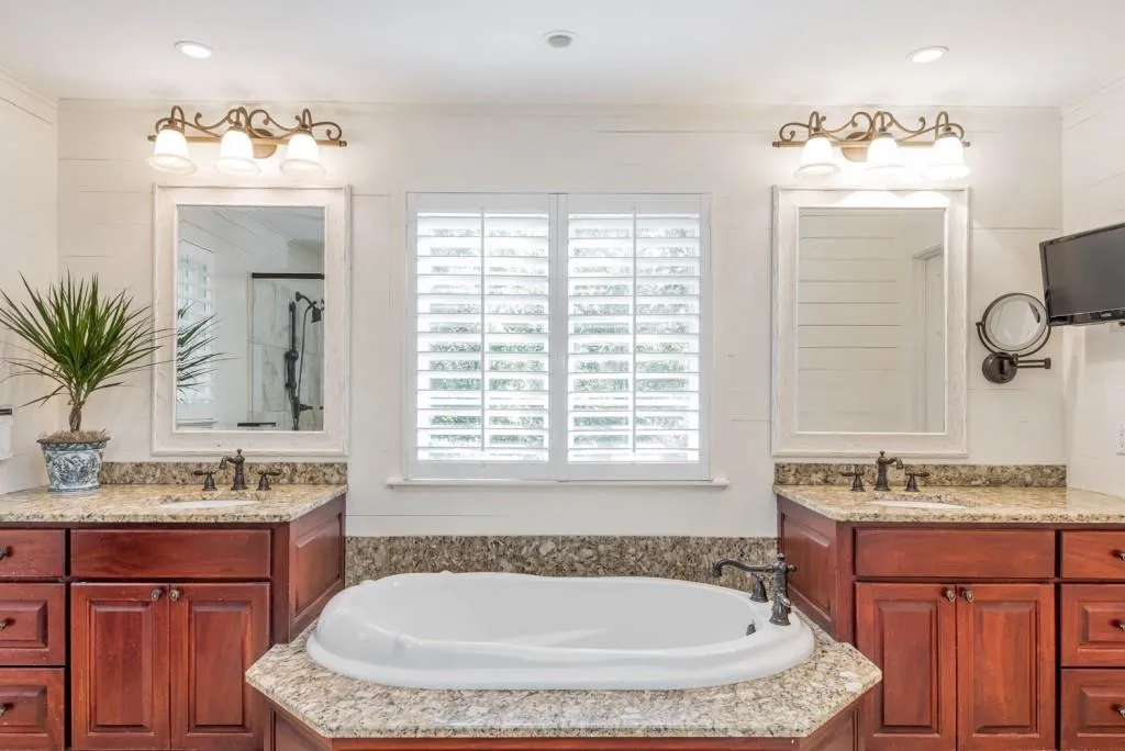 240 River North Drive, Sandy Springs, Georgia 30328, 4 Bedrooms Bedrooms, ,3 BathroomsBathrooms,Residential,Sold,240 River North Drive,5925719