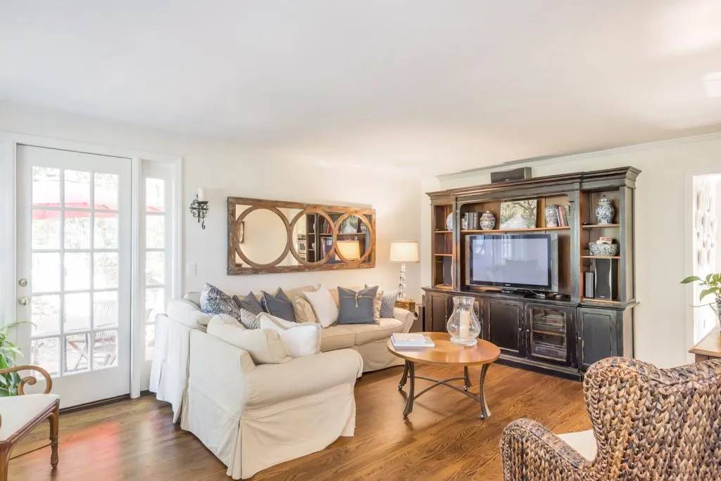 240 River North Drive, Sandy Springs, Georgia 30328, 4 Bedrooms Bedrooms, ,3 BathroomsBathrooms,Residential,Sold,240 River North Drive,5925719