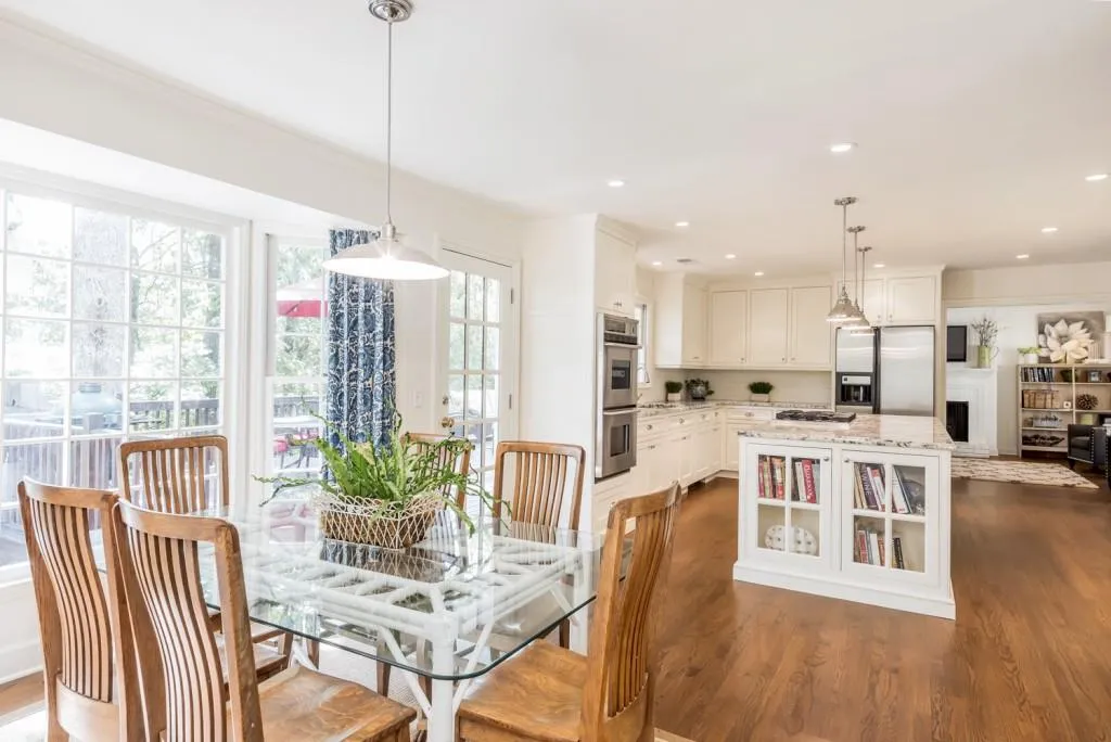 240 River North Drive, Sandy Springs, Georgia 30328, 4 Bedrooms Bedrooms, ,3 BathroomsBathrooms,Residential,Sold,240 River North Drive,5925719