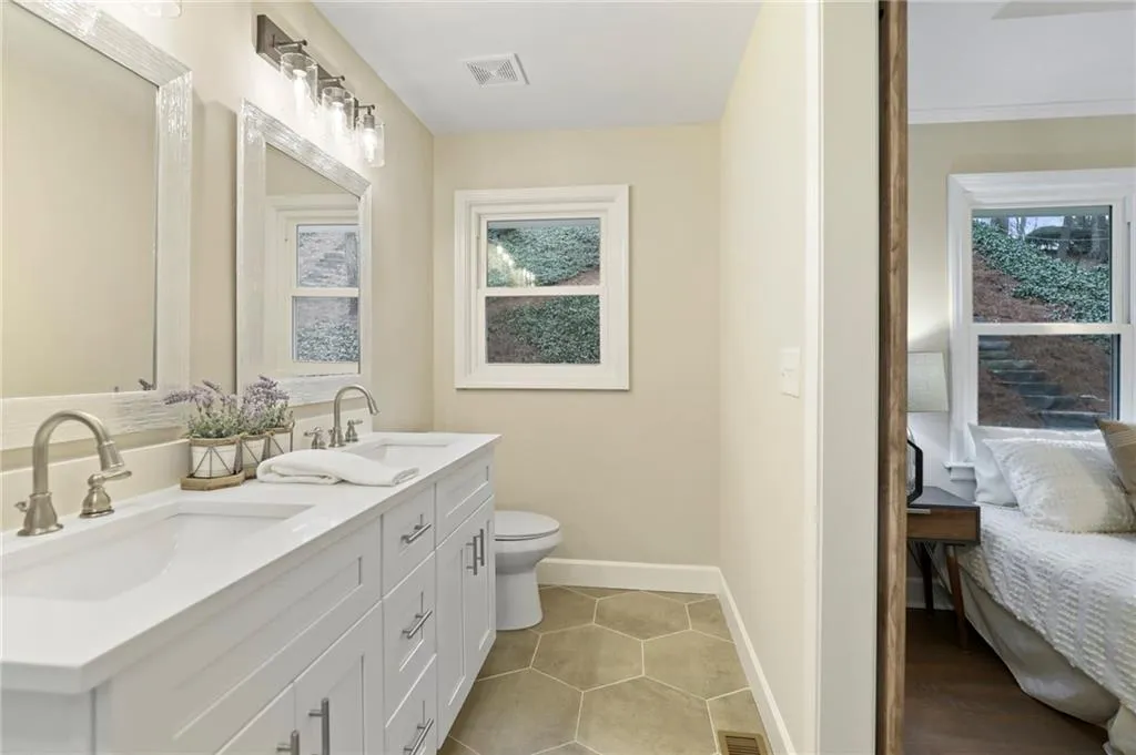 120 Finchley Court, Sandy Springs, Georgia 30328, 4 Bedrooms Bedrooms, ,3 BathroomsBathrooms,Residential,Sold,120 Finchley Court,6992160