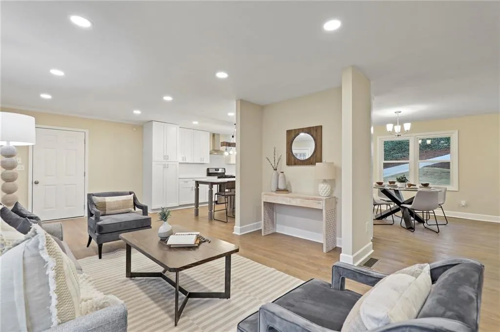 120 Finchley Court, Sandy Springs, Georgia 30328, 4 Bedrooms Bedrooms, ,3 BathroomsBathrooms,Residential,Sold,120 Finchley Court,6992160